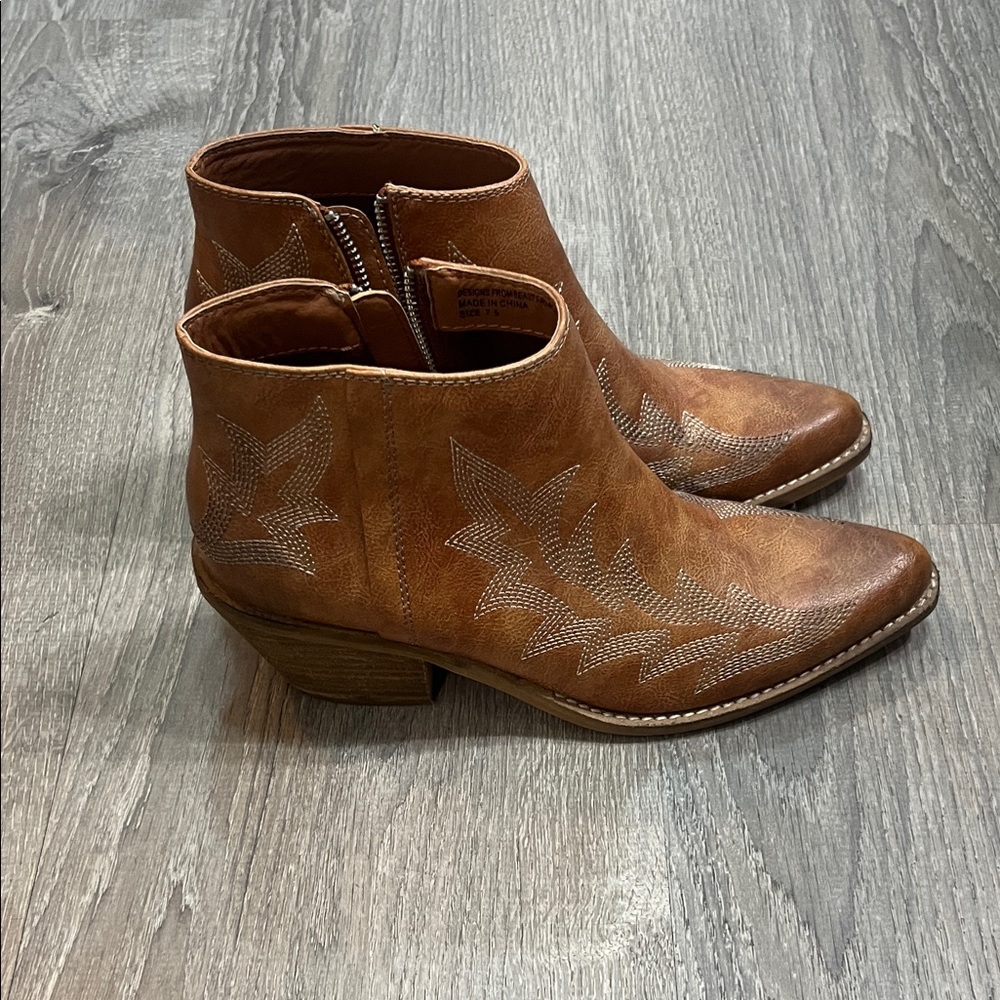 •BEAST FASHION• Tan Ankle Booties